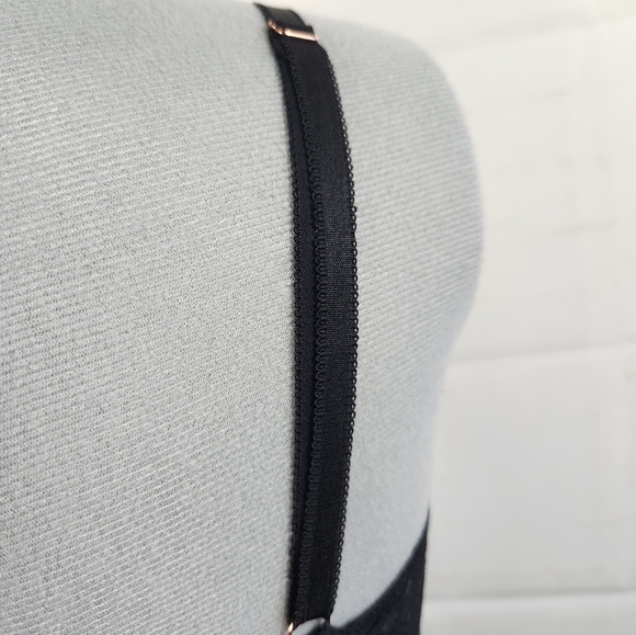 Savage X Fenty Floral Lace Unlined Bra & Cheeky Panty (Small) Set Black 32B - Picture 9 of 12